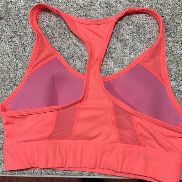 VS bright pink sports bra - Picture 2 of 3